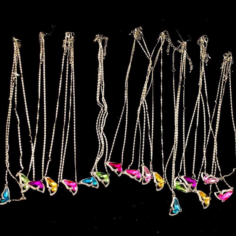 Butterfly necklace!! Bulk sale. Resale value $340